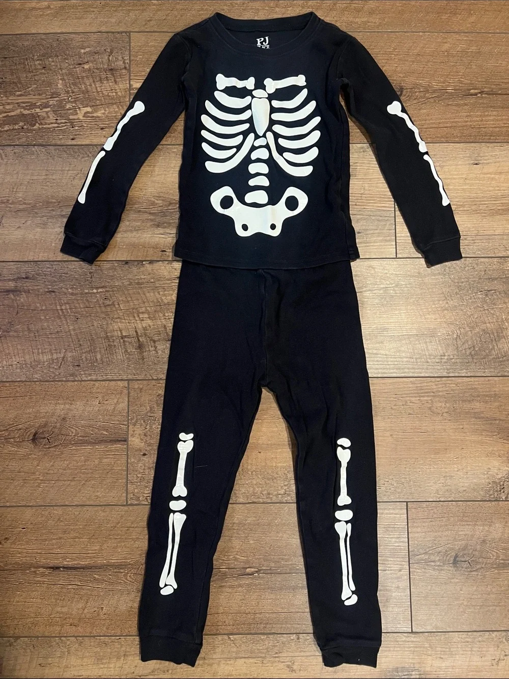 The Children’s Place “PJ Place” Halloween Skeleton Glow in the Dark Pajamas, 5T